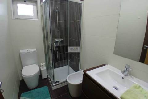 Moradia T4 de 3 frentes remodelada no centro da cidade