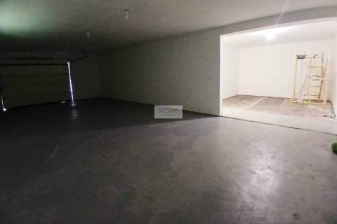 Moradia T3 de 4 frentes remodelada situada em Várzea, Amarante.