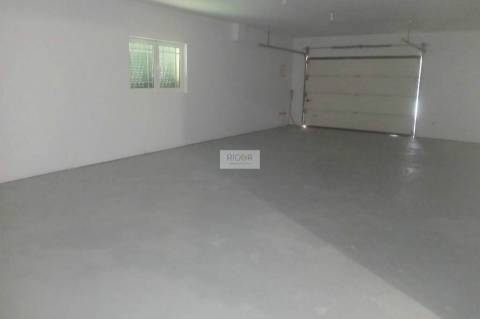 Moradia T3 de 4 frentes remodelada situada em Várzea, Amarante.