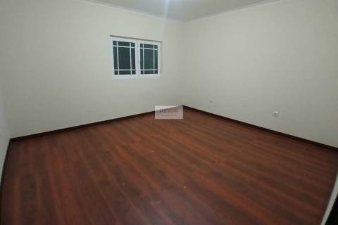 Moradia T3 de 4 frentes remodelada situada em Várzea, Amarante.