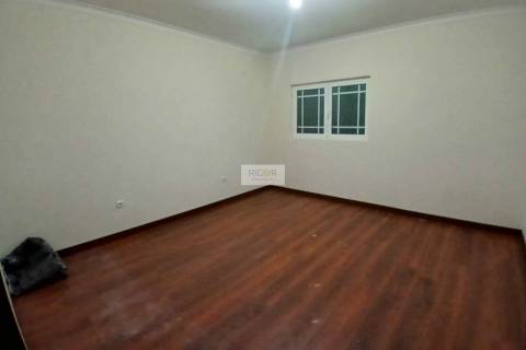 Moradia T3 de 4 frentes remodelada situada em Várzea, Amarante.