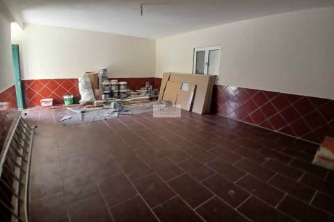 Moradia T3 de 4 frentes remodelada situada em Várzea, Amarante.