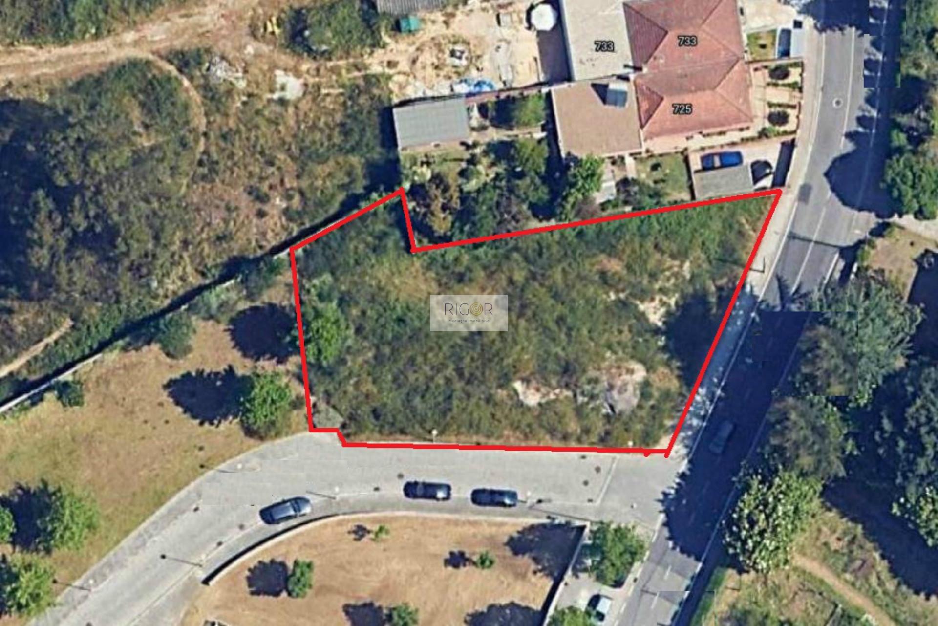 Lote de Terreno com área de 671 m2 para construção de apartamentos ou moradias