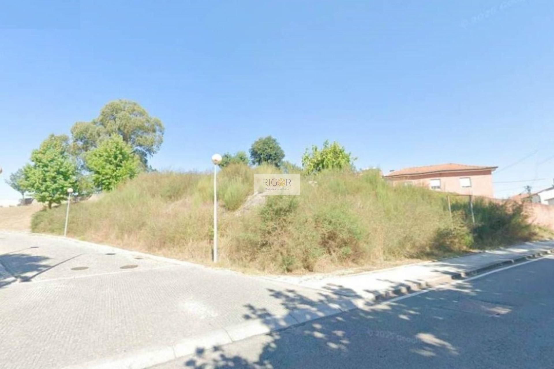 Lote de Terreno com área de 671 m2 para construção de apartamentos ou moradias