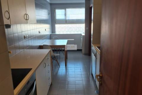 Apartamento t2 com varanda ao Hospital São João e faculdades