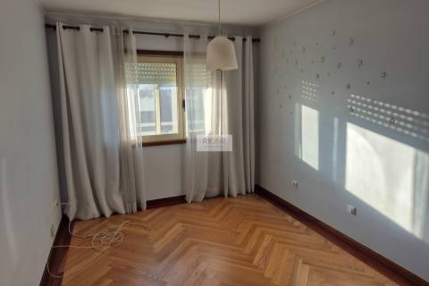 Apartamento t2 com varanda ao Hospital São João e faculdades