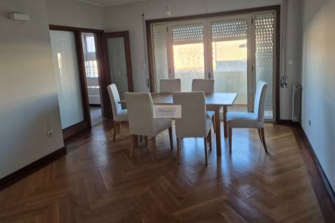 Apartamento t2 com varanda ao Hospital São João e faculdades