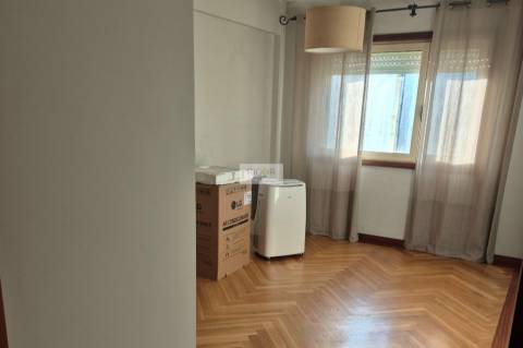 Apartamento t2 com varanda ao Hospital São João e faculdades