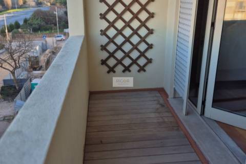 Apartamento t2 com varanda ao Hospital São João e faculdades