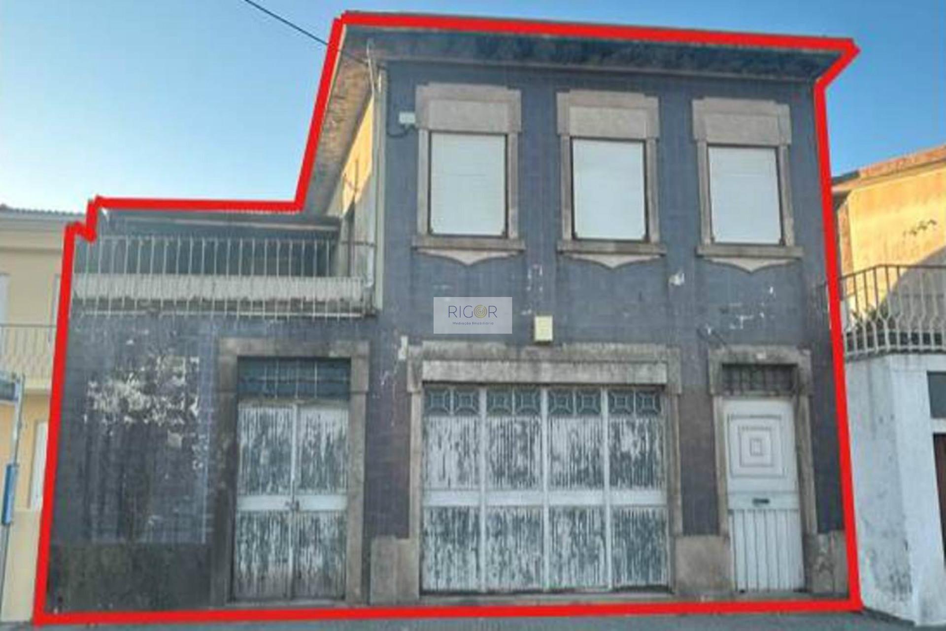 Prédio devoluto usado para indústria com destino a habitação e comércio