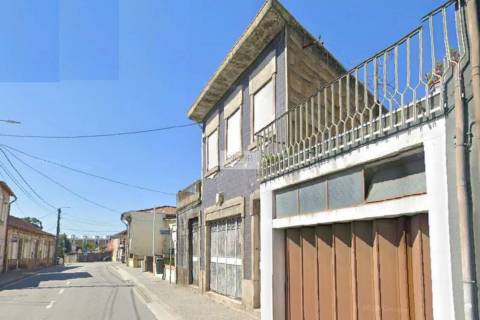 Prédio devoluto usado para indústria com destino a habitação e comércio