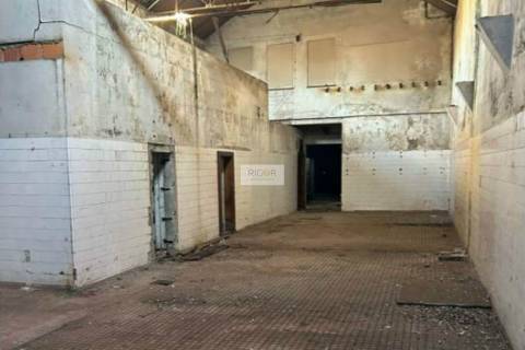 Prédio devoluto usado para indústria com destino a habitação e comércio