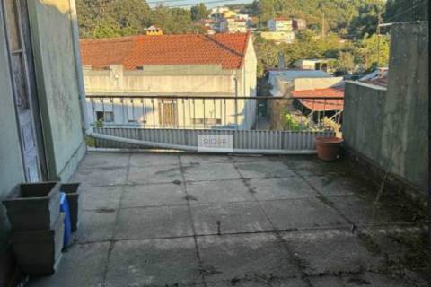 Prédio devoluto usado para indústria com destino a habitação e comércio