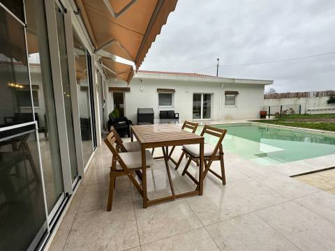 Moradia Térrea T2 com piscina em Lavra junto à praia