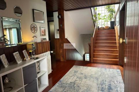 Moradia T4 de 4 frentes com 3 suites na cidade da Maia