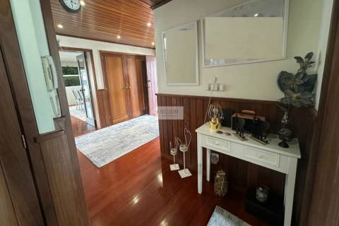 Moradia T4 de 4 frentes com 3 suites na cidade da Maia