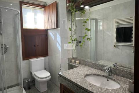 Moradia T4 de 4 frentes com 3 suites na cidade da Maia