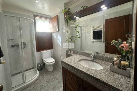 Moradia T4 de 4 frentes com 3 suites na cidade da Maia