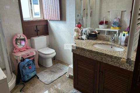 Moradia T4 de 4 frentes com 3 suites na cidade da Maia