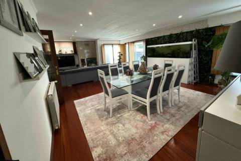 Moradia T4 de 4 frentes na cidade da Maia