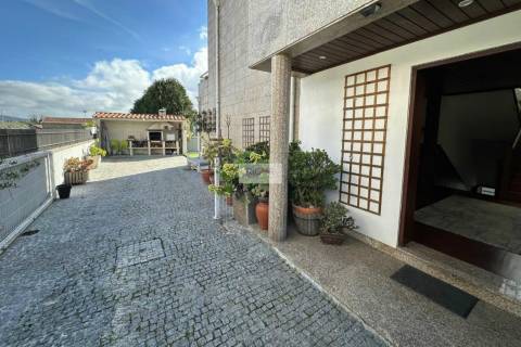 Moradia T4 de 4 frentes na cidade da Maia