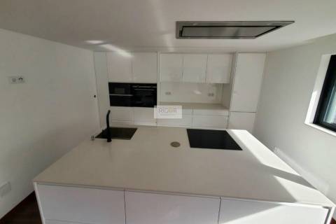 Moradia T3 de 3 frentes e jardim em construção no centro da Maia