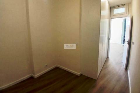 Apartamento T1+1 totalmente remodelado junto à praia nas Caxinas