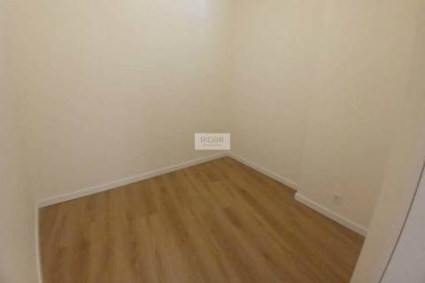 Apartamento T1+1 totalmente remodelado junto à praia nas Caxinas
