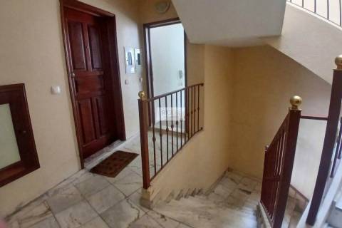 Apartamento T1+1 totalmente remodelado junto à praia nas Caxinas