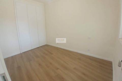 Apartamento T1+1 totalmente remodelado junto à praia nas Caxinas