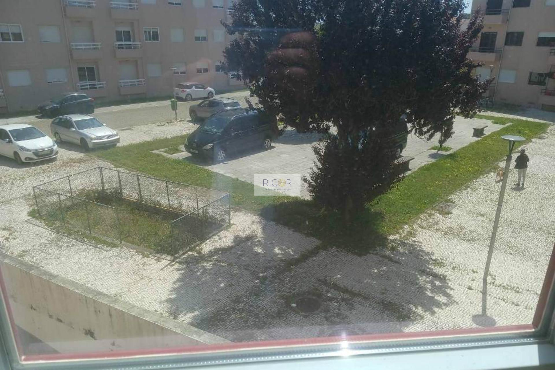 Apartamento T1+1 totalmente remodelado junto à praia nas Caxinas