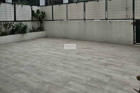 Apartamento T0 com terraço de 35m2 a Poente a 600 metros da praia, em Leça da Palmeira