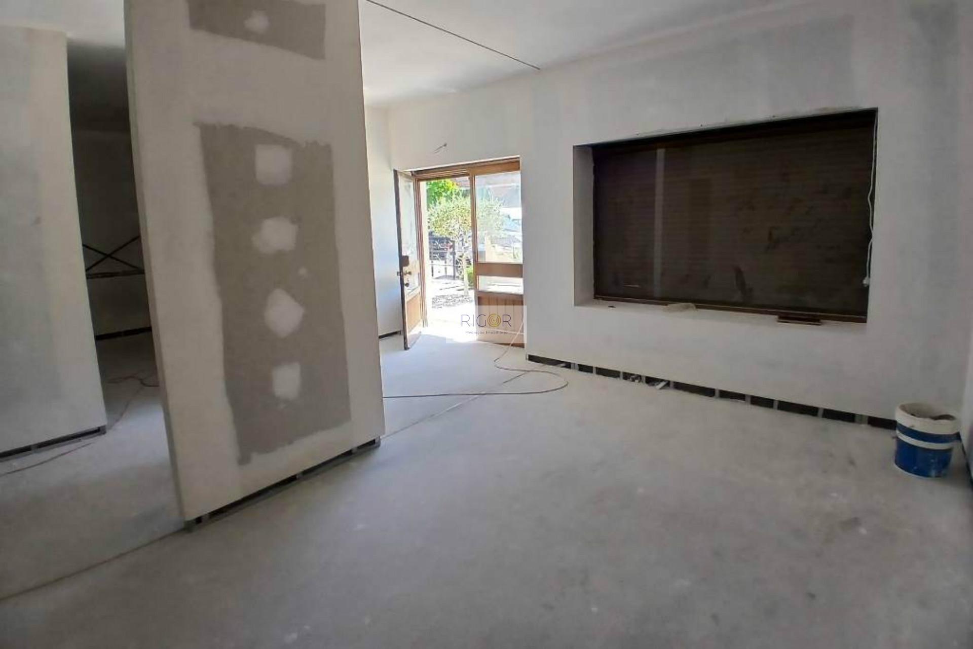 Loja de 140m2 para comércio e serviços ao Maia Jardim