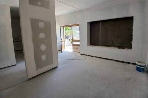 Loja de 140m2 para comércio e serviços ao Maia Jardim