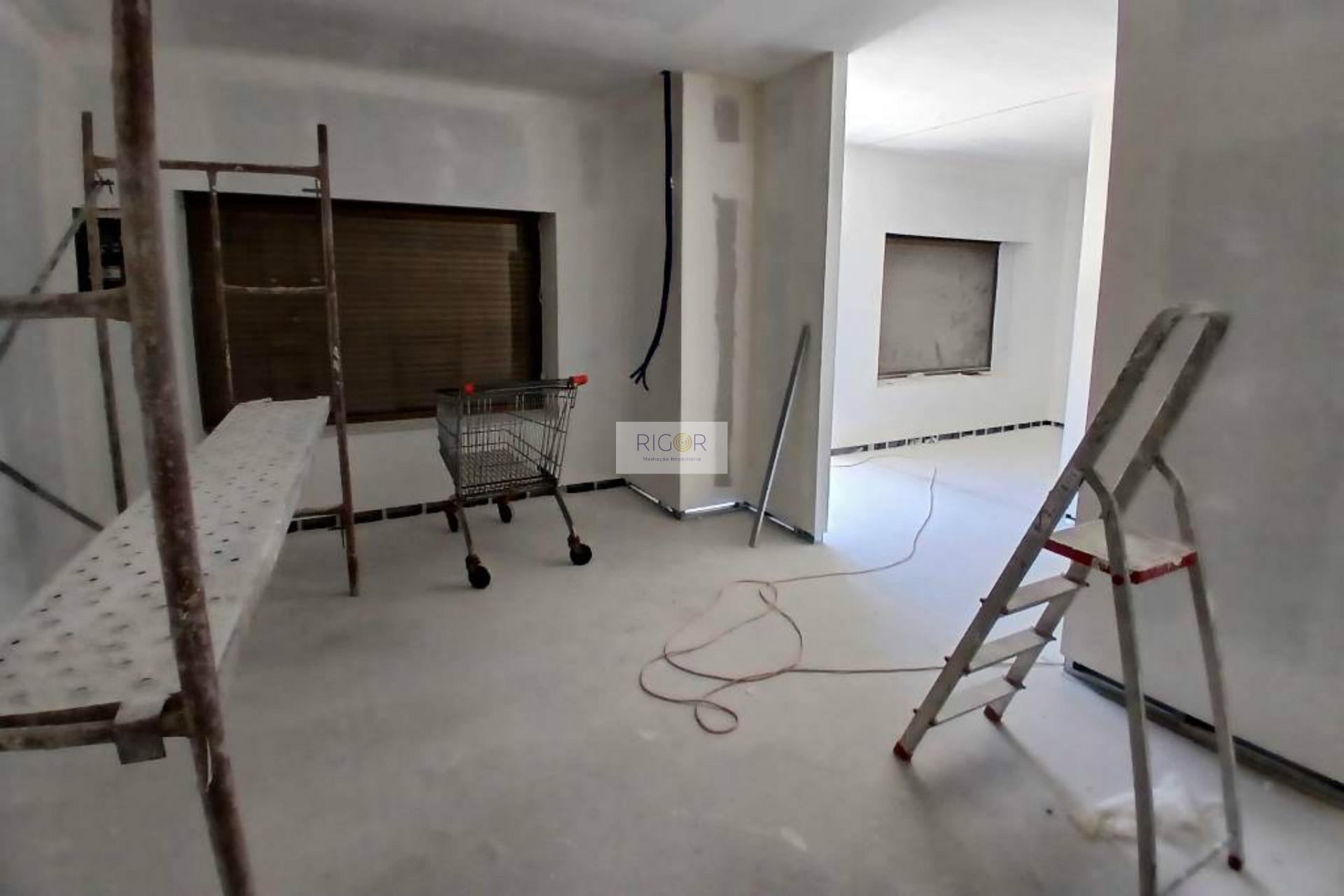 Loja de 140m2 para comércio e serviços ao Maia Jardim
