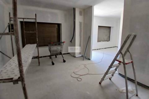 Loja de 140m2 para comércio e serviços ao Maia Jardim