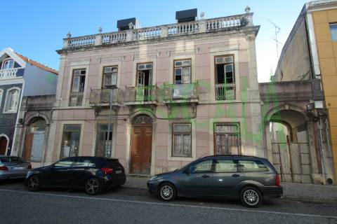 Moradia de Palacete construído em 1876 para Recuperar