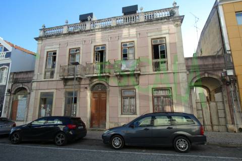 Moradia de Palacete construído em 1876 para Recuperar