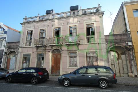 Moradia de Palacete construído em 1876 para Recuperar