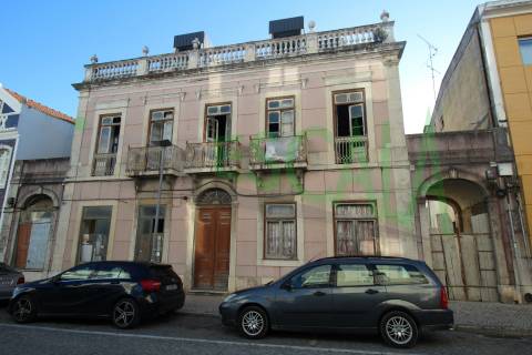 Moradia de Palacete construído em 1876 para Recuperar