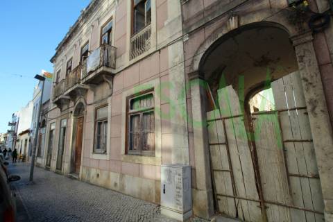 Moradia de Palacete construído em 1876 para Recuperar