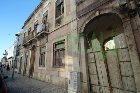 Moradia de Palacete construído em 1876 para Recuperar