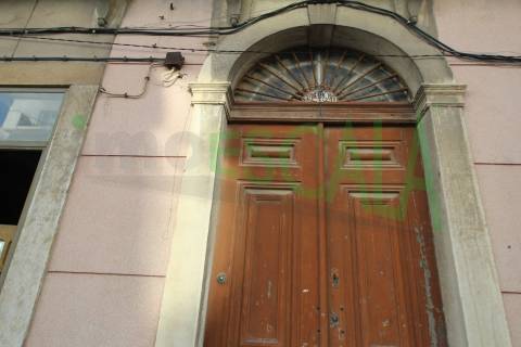 Moradia de Palacete construído em 1876 para Recuperar