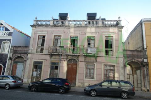 Moradia de Palacete construído em 1876 para Recuperar