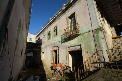 Moradia de Palacete construído em 1876 para Recuperar