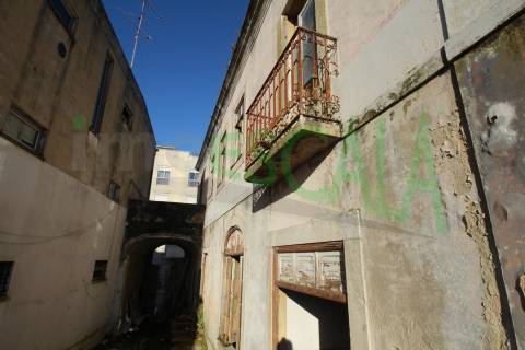 Moradia de Palacete construído em 1876 para Recuperar