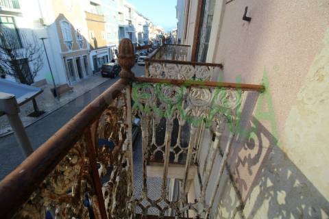 Moradia de Palacete construído em 1876 para Recuperar