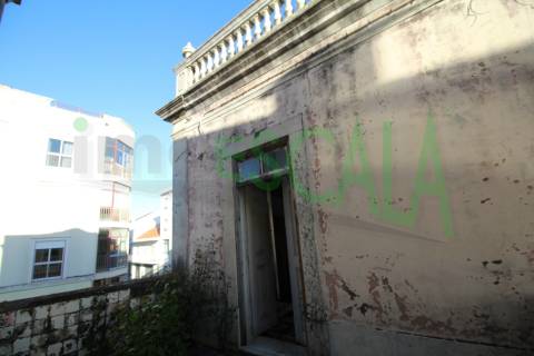 Moradia de Palacete construído em 1876 para Recuperar