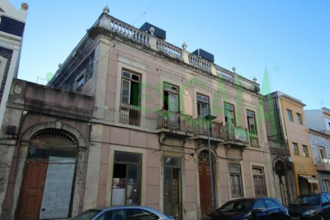 Moradia de Palacete construído em 1876 para Recuperar