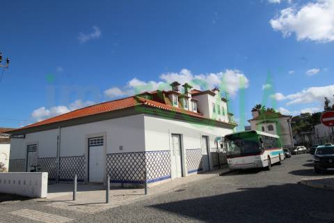 Armazém de 300m2 em Santarém